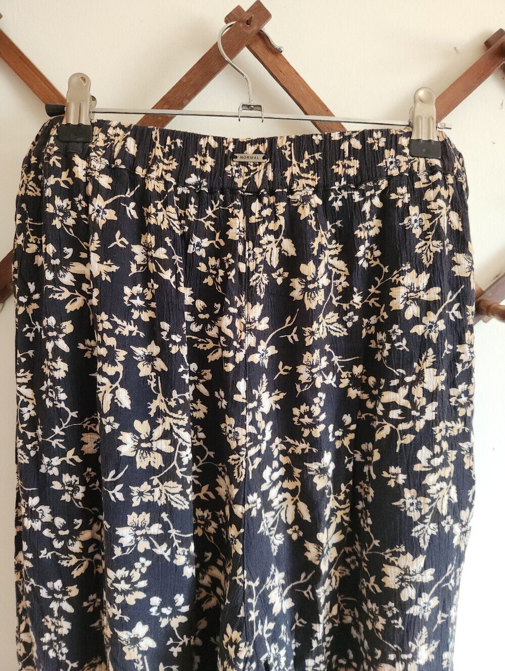 The Normal Brand Black Wide Leg Pant Cream Floral Motif Medium Fully Lined - Picture 9 of 11